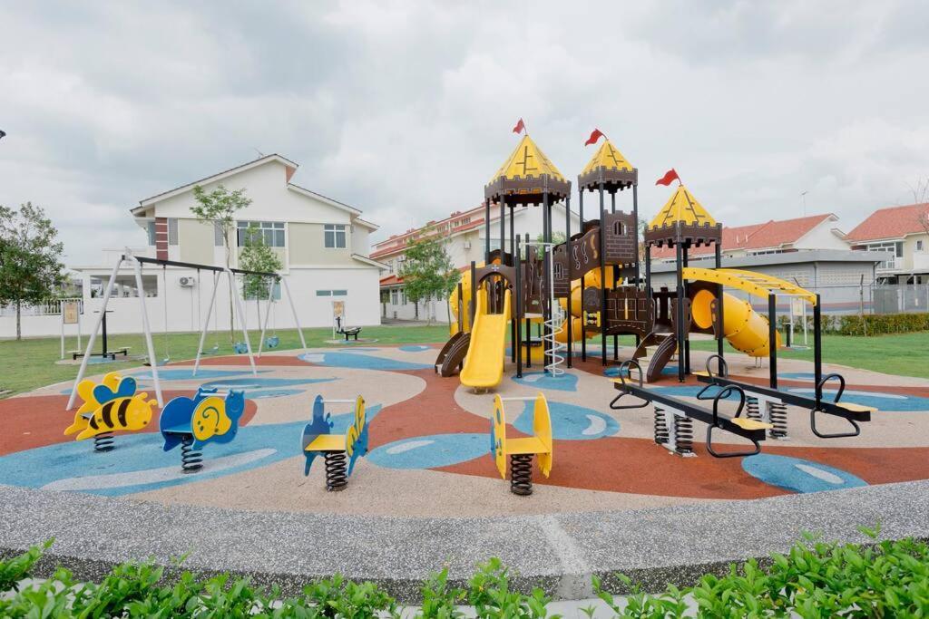 Desaru 16Pax Family With Private Mini Pool & Jacuzzi Villa Kota Tinggi Exterior photo
